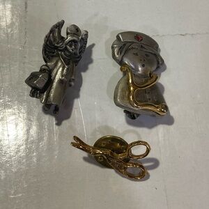 Nursing pins (3)